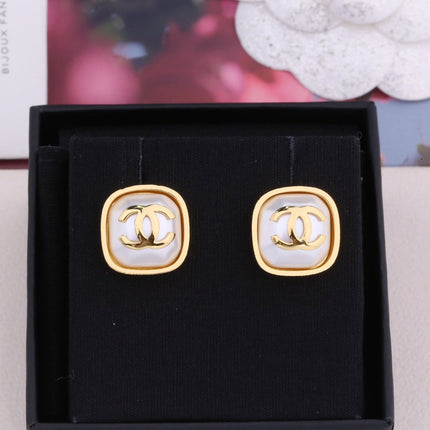 DOUBLE C GOLD MOP STUD EARRINGS