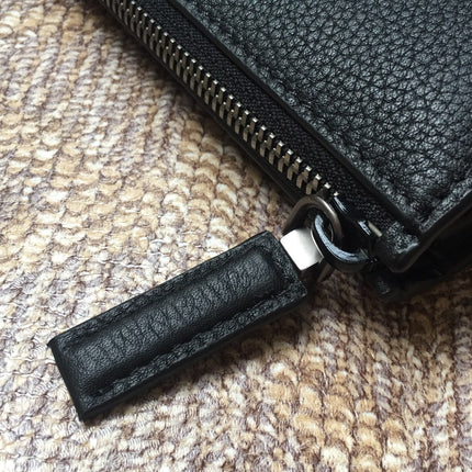 CLUTCH 26 IN BLACK DEERSKIN EMBOSSED LOGO