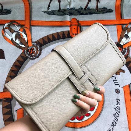 JIGE ELAN 29 CLUTCH IN ECRU TAN CALFSKIN