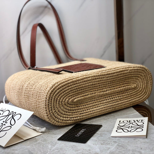LOE SQUARE BASKET BAG 28 IN NATURAL RAFFIA AND CHOCOLATE BROWN CALFSKIN