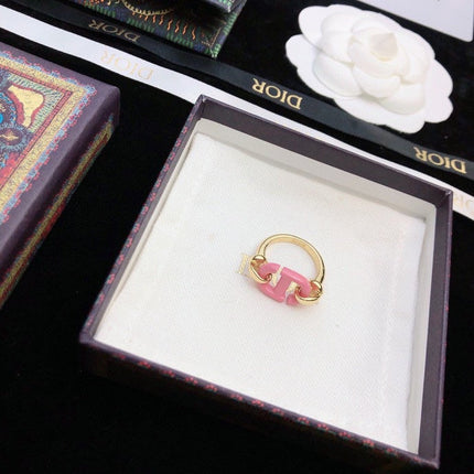 CD 26S PINK ENAMEL LINK CHAIN RING IN GOLD METAL