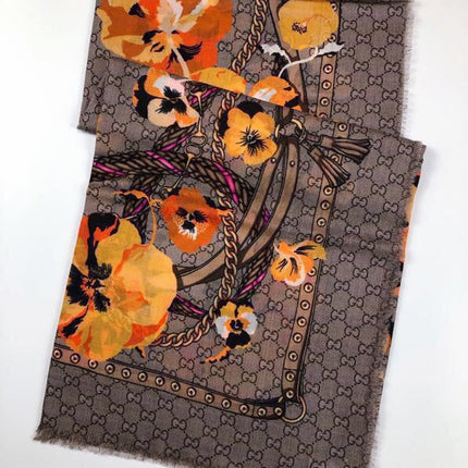 GUCCI 25S SCARF 140 IN CASHMERE 740372