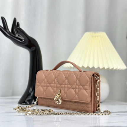LADY CHAIN BAG 21 IN ALMOND BEIGE LAMBSKIN