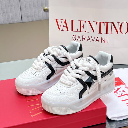 VALENTINO 25S GARAVANI ONE STUD XL PLATFORM SNEAKERS IN WHITE LAMBSKIN AND MESH FABRIC