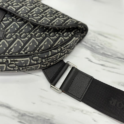 SADDLE 28 BAG IN BLACK OBLIQUE JACQUARD