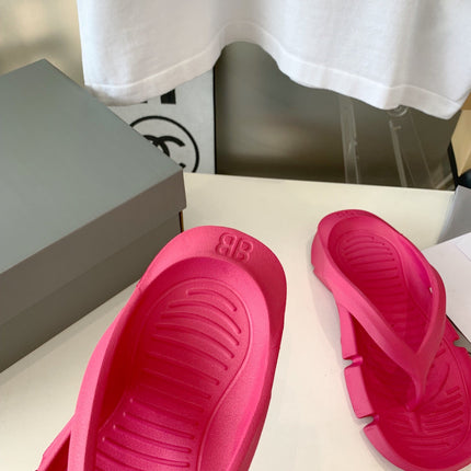 THONG SANDALS IN CABARET PINK RUBBER