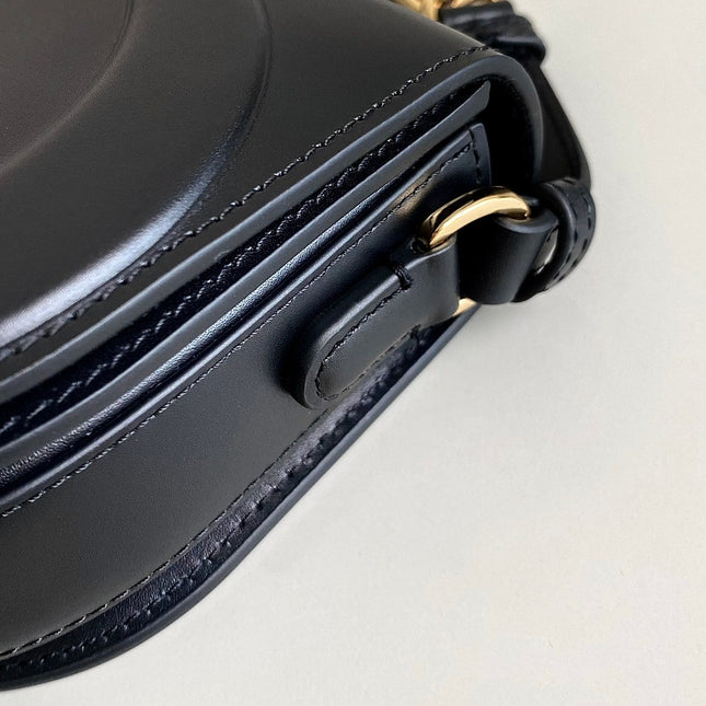 SIGNATURE HOBO 21 BAG IN BLACK CALFSKIN