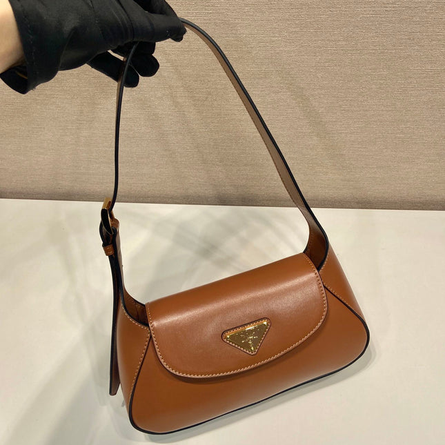 FLAP BAG 25 IN CINNAMON BROWN SMOOTH CALFSKIN TRIANGLE LOGO