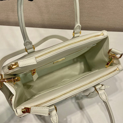 MEDIUM GALLERIA BAG 28 IN WHITE SMOOTH CALFSKIN GOLD HARDWARE