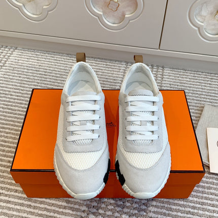 BOUNCING SNEAKER IN WHITE GRAPHIC MESH AND PASTEL GRAY SUEDE