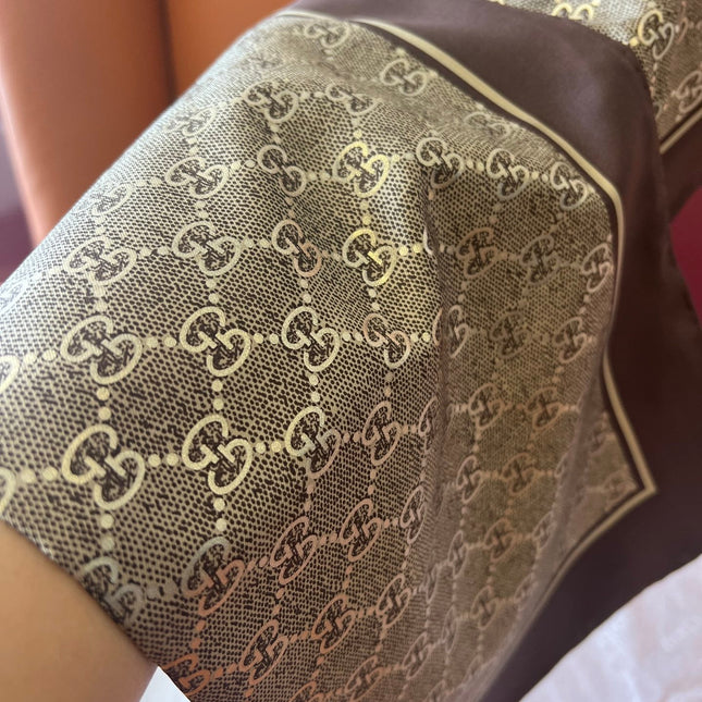 GUCCI 25S SCARF 90 IN SILK 697666