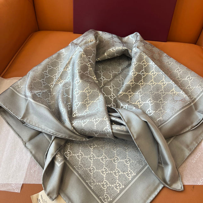 GUCCI 25S SCARF 90 IN SILK 697668