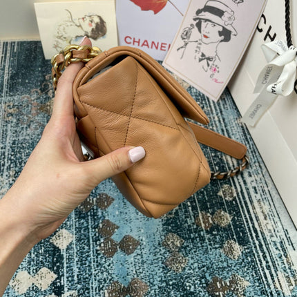 CC MEDIUM 26 FLAP BAG IN PEANUT LAMBSKIN