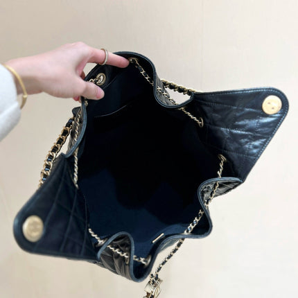 CC 25 HANDBAG IN BLACK 40 GRAINED CALFSKIN GOLD HARDWARE