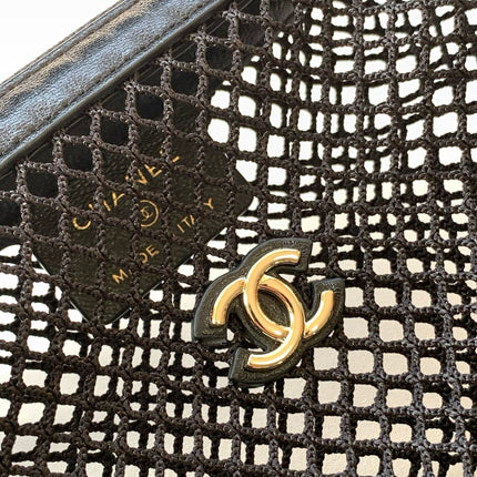 CC 25S POUCH IN BLACK LAMBSKIN WITH MESH GOLD HARDWARE