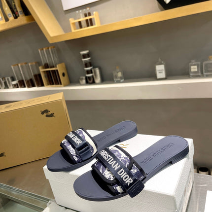 DWAY SLIDES IN NAVY BLUE WHITE CANVAS