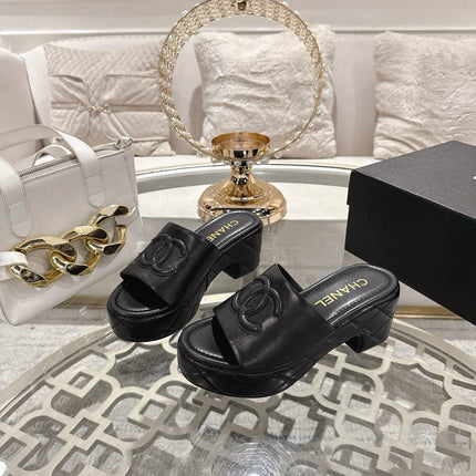 CC EMBOSSED LOGO HIGH HEELS IN BLACK QUILTED CALFSKIN