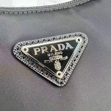 PRADA 26S RE-EDITION SHOULDER BAG IN BLACK NYLON