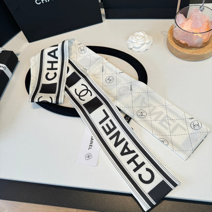 CHANEL 26S TWILLY SCARF 120 IN SILK 395863