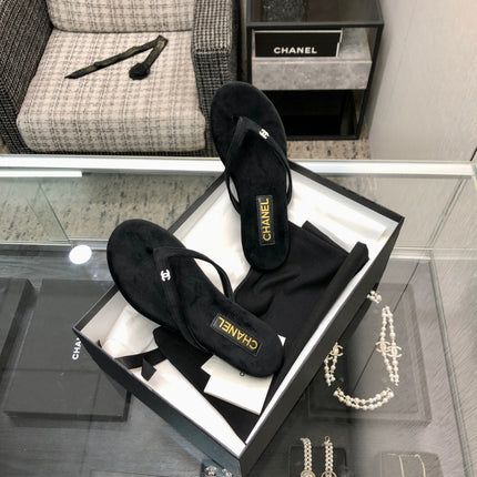 THONG SLIDE IN BLACK SUEDE
