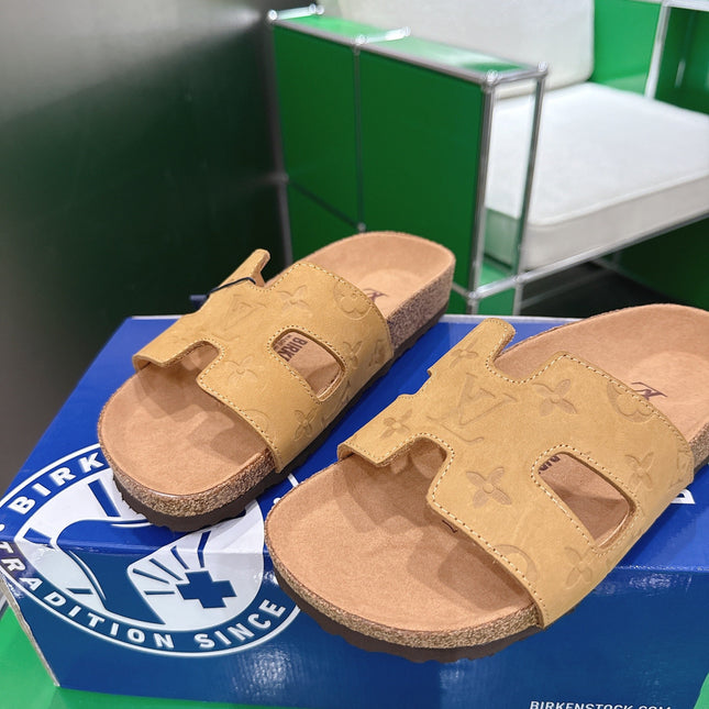 LV 26S SLIDES IN LIGHT CAMEL YELLOW SUEDE