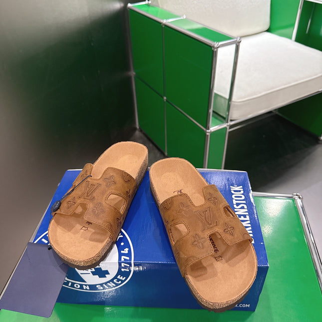 LV 26S SLIDES IN BROWN SUEDE