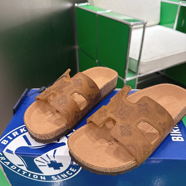 LV 26S SLIDES IN BROWN SUEDE