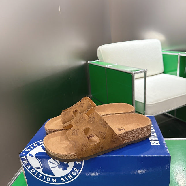 LV 26S SLIDES IN BROWN SUEDE