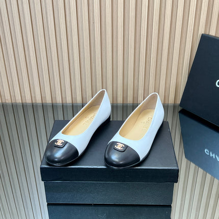 CHANEL 25S BALLET FLATS IN WHITE AND BLACK LAMBSKIN GOLD HARDWARE
