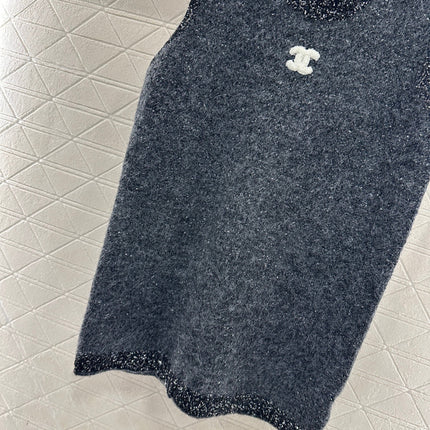 CHANEL 26S SLEEVELESS KNITTED SEQUIN BLAZER 664