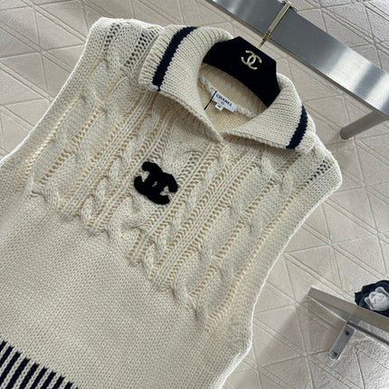 CHANEL 26S SLEEVELESS COLLARED KNITTED BLAZER 696