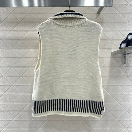 CHANEL 26S SLEEVELESS COLLARED KNITTED BLAZER 696