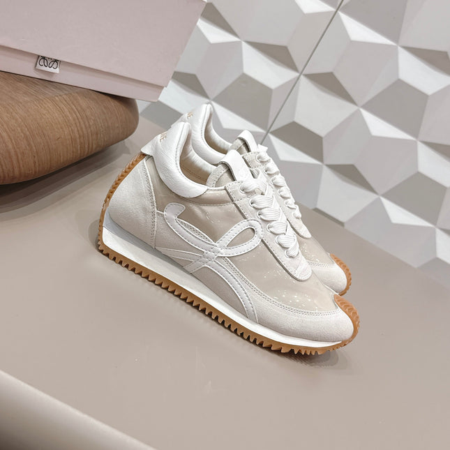 LOEWE 26S FLOW RUNNER SNEAKER IN WHITE SUEDE AND CLEAR PLASTIC AND CALFSKIN
