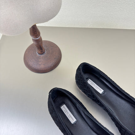 BALLET FLAT IN BLACK INTRECCIATO SUEDE WITH BOW