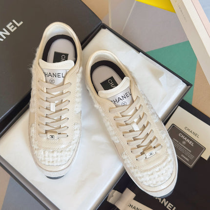 CHANEL 25S SNEAKERS 20MM IN WHITE CALFSKIN AND SUEDE