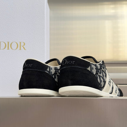 DIOR 26S LOW TOP LACE UP SNEAKERS IN BLACK SUEDE AND BLUE OBLIQUE JACQUARD