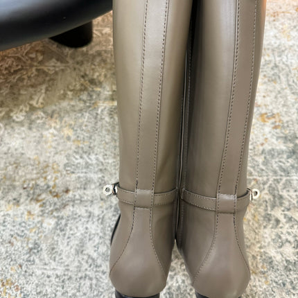 HM 26S FLAT KNEE-HIGH BOOTS IN KHAKI GREY CALFSKIN