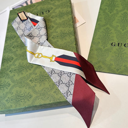 GUCCI 26S TWILLY SCARF 120 IN SILK 500122