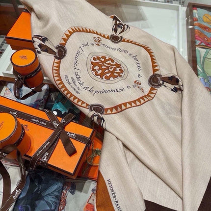 HERMES 26S PATTERNED SCARF 140 IN SILK AND CASHMERE 502348