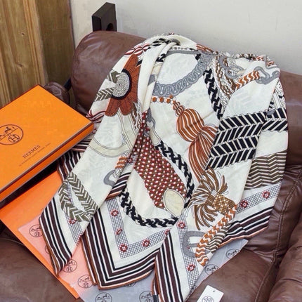 HERMES 26S PATTERNED SCARF 135 IN SILK AND CASHMERE 502436