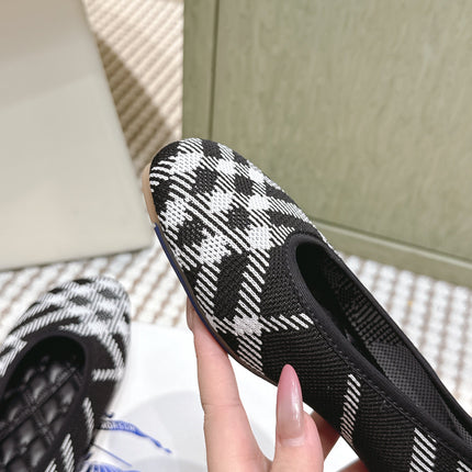 BURBERRY 26S BALLET FLATS IN BLACK AND WHITE KNIT