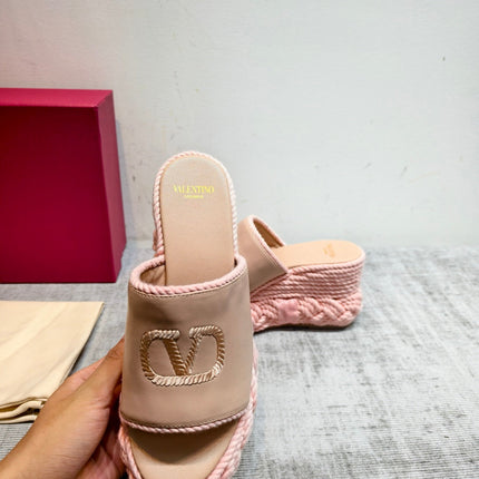 VALENTINO 26S WEDGE SLIDE SANDALS 110MM IN LIGHT PINK CALFSKIN WITH BRAIDED ROPE PLATFORM