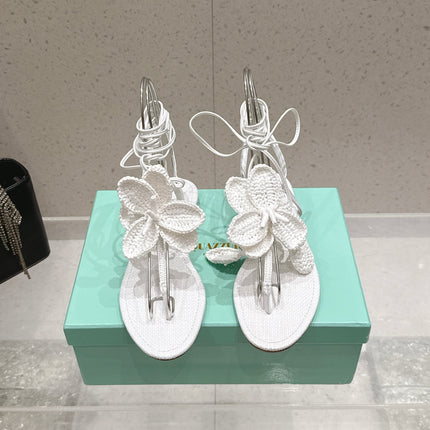 AQUAZZURA 26S FLORAL THONG SANDALS IN WHITE WOVEN RAFFIA AND FABRIC