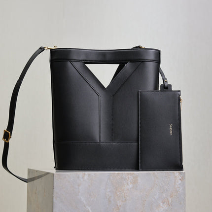 YSL 25S Y SMALL BUCKET 29 IN BLACK CALFSKIN GOLD HARDWARE