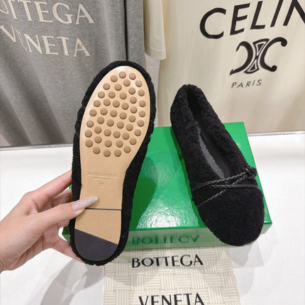 BOTTEGA VENETA 26S BALLET FLATS IN BLACK SHEARLING BRAIDED STRAP