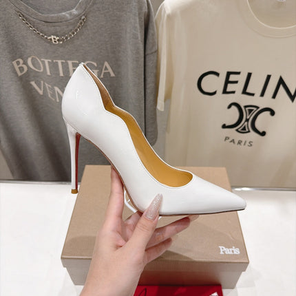 CHRISTIAN LOUBOUTIN 26S SCALLOPED EDGE HEELS 105 MM IN WHITE GLOSSY CALFSKIN