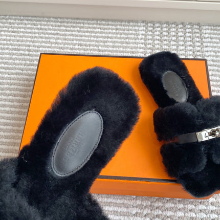 HM 25S ECLAIR SANDAL IN BLACK SHEARLING WITH SILVER HARDWARE