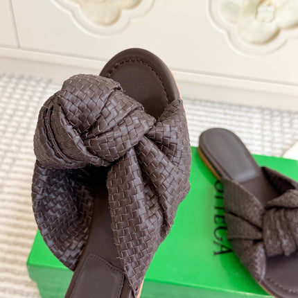 BOTTEGA VENETA 26S BOW KNOT SANDALS IN DARK BROWN LAMBSKIN