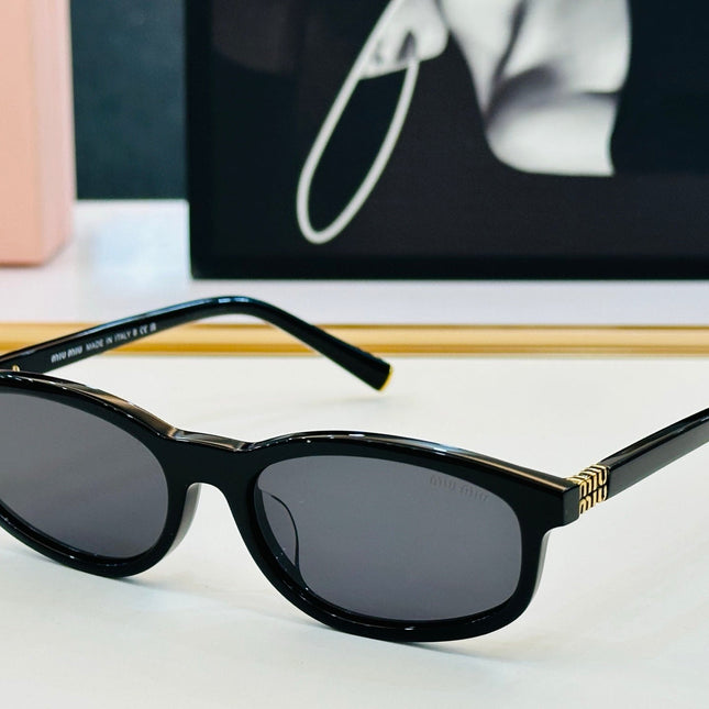 MIU SUNGLASSES IN RECTANGULAR ACETATE 646116