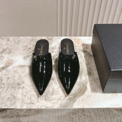 CC FLAT MULES 25S IN BLACK PATENT LEATHER